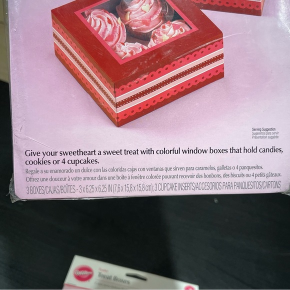 Wilton Eyelet Treat Boxes Sweetheart Set of 3 Per Package NEW Lot of 2 - Picture 9 of 9